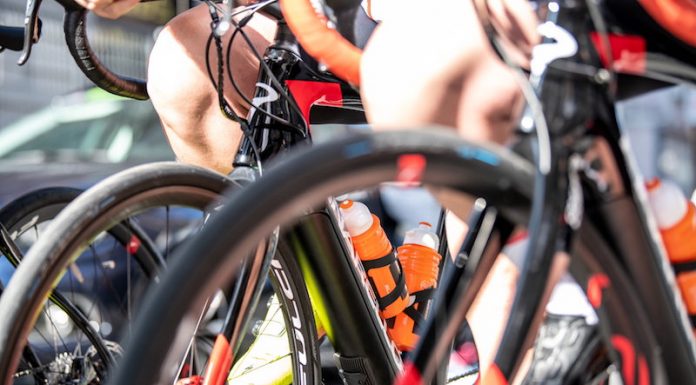 Qué beber durante una salida en bicicleta Cosa bere durante un'uscita in bici da corsa I Stay Trained!