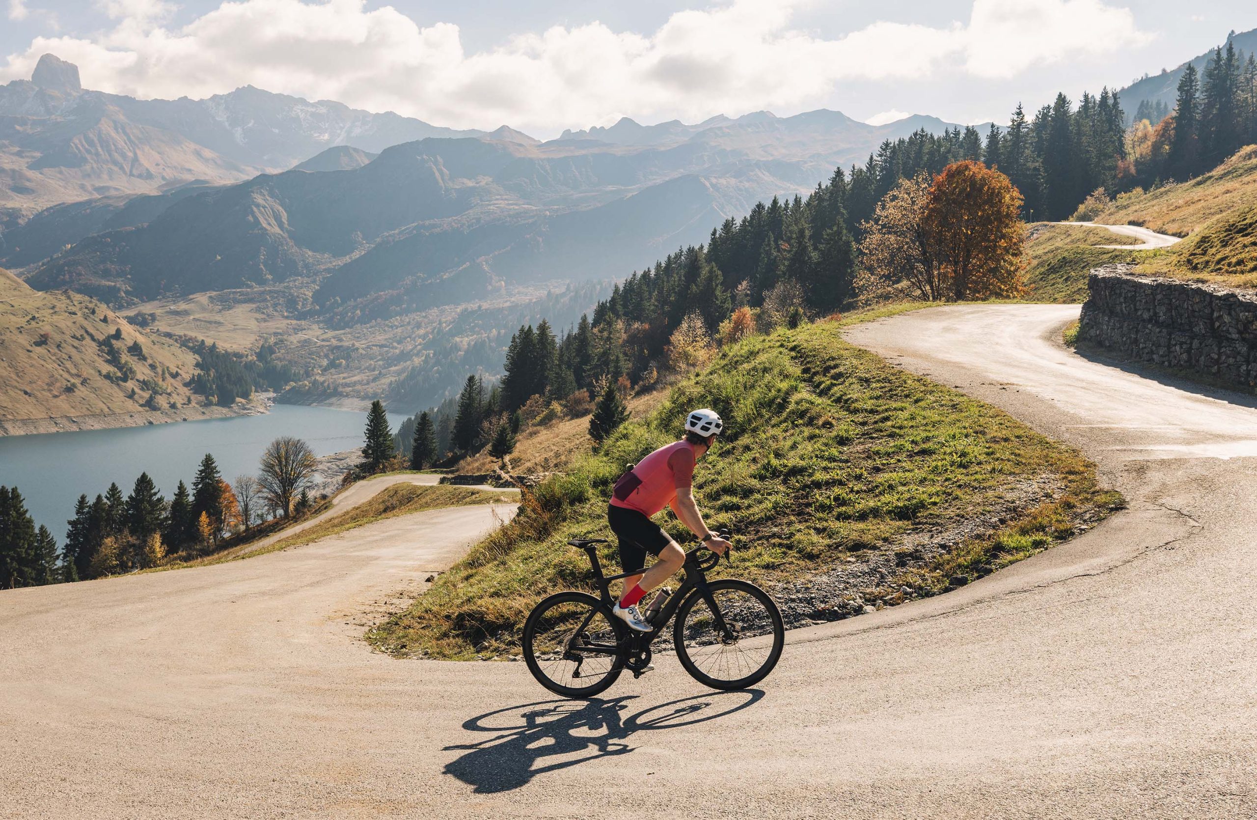 ciclista in montagna